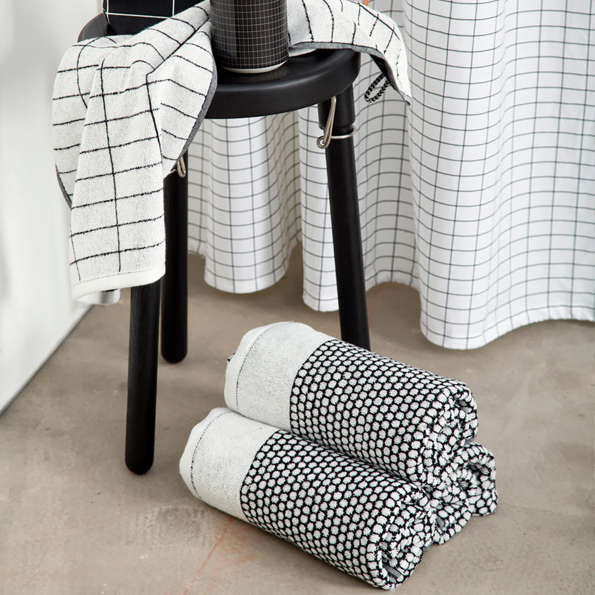 Grid Bath Towel Black/White