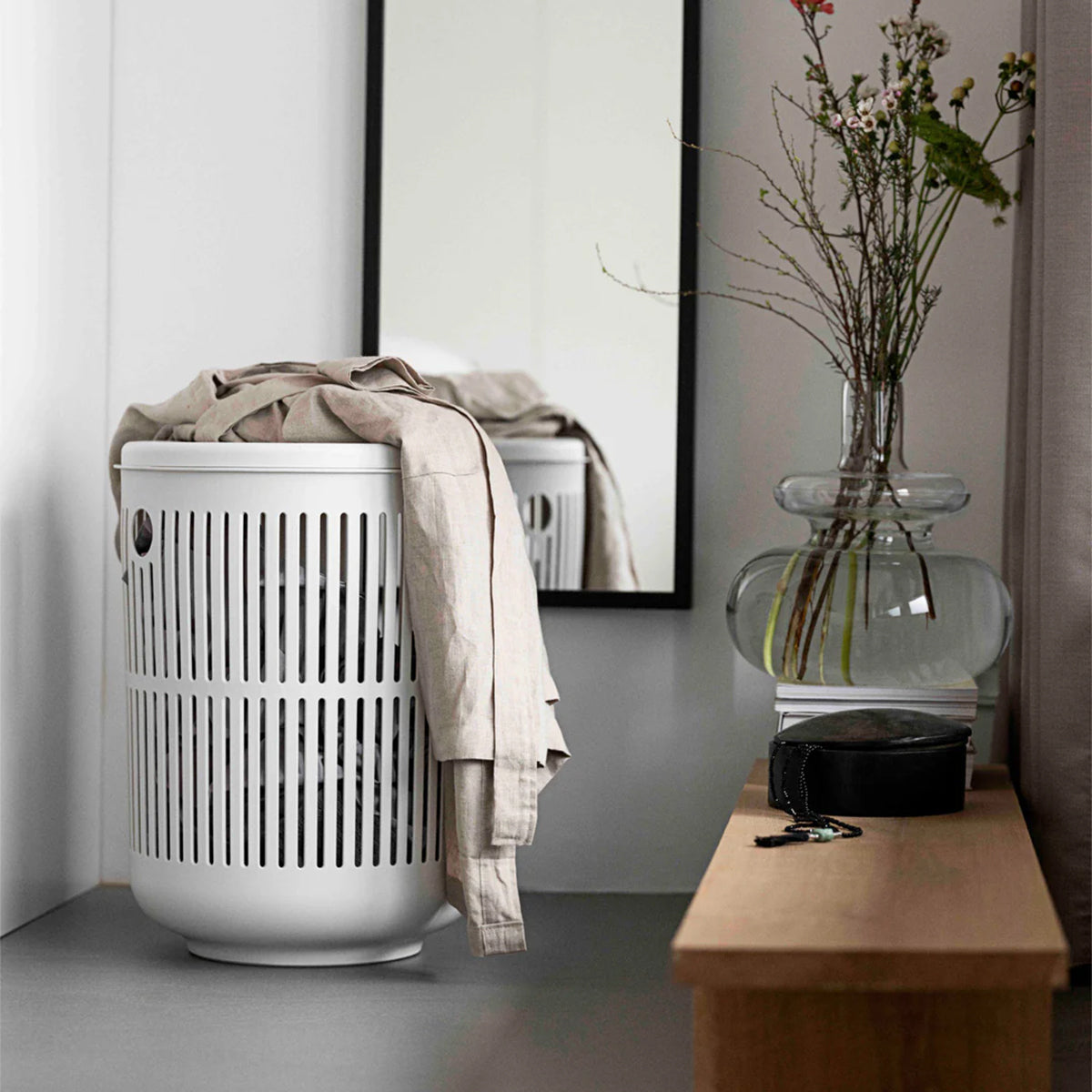 Ume Laundry Basket with Lid 60L White