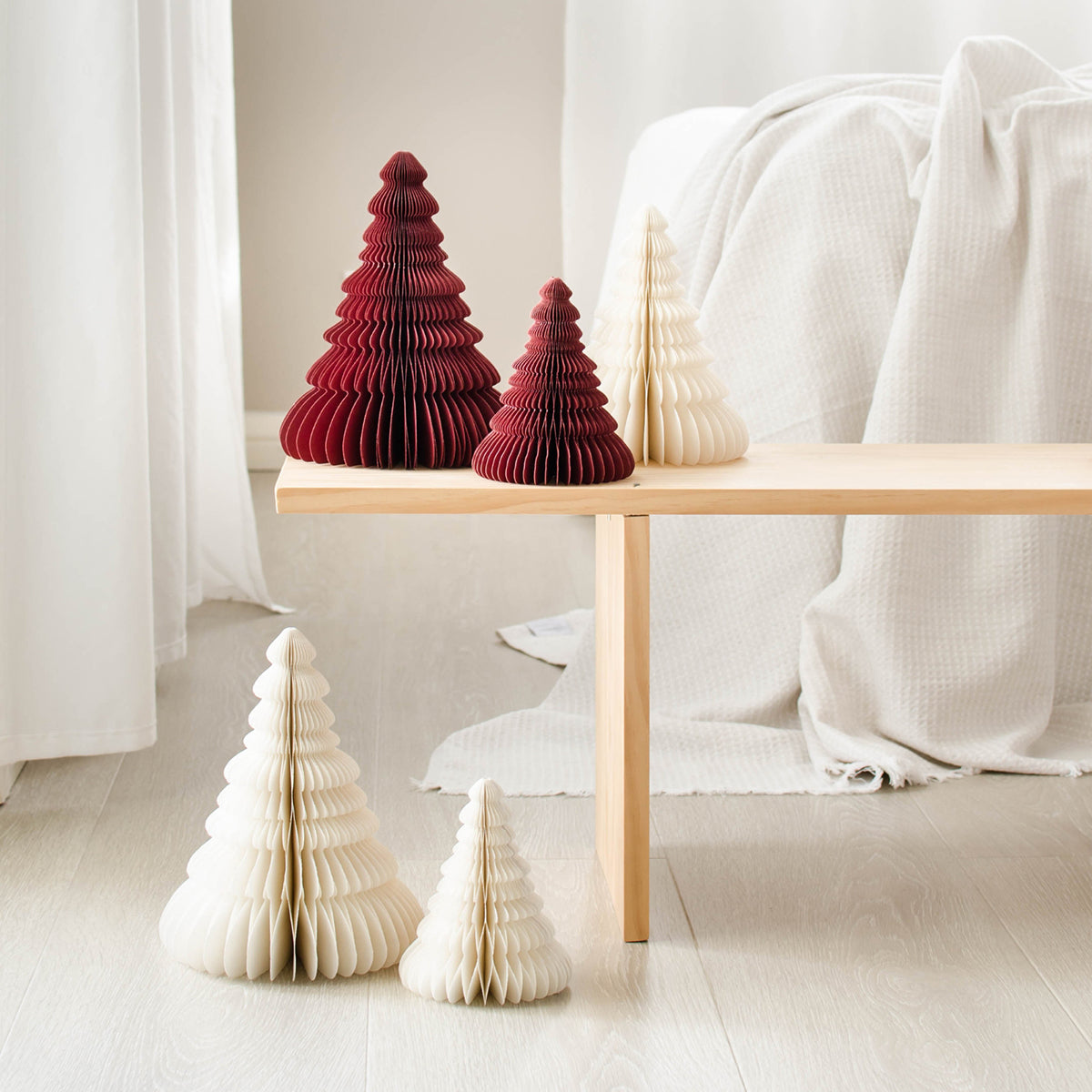 Paper Tree Standing Classic Red / Silver Edge 24cm