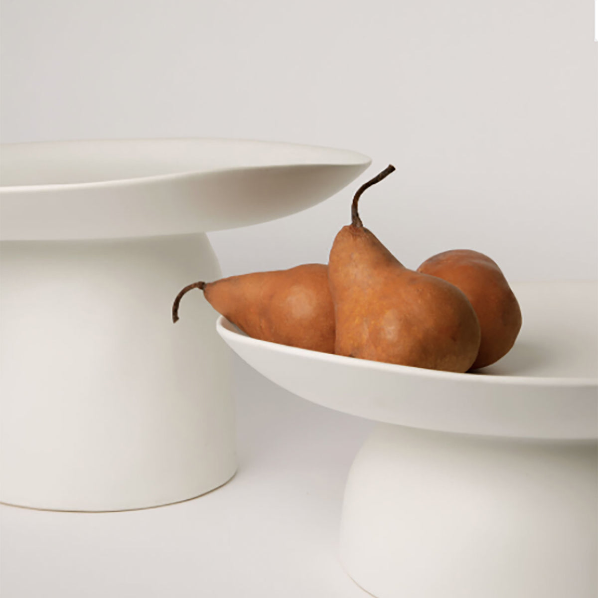 Marlowe Pedestal Platter High White